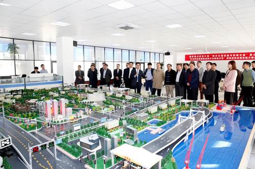 國家重點(diǎn)研發(fā)計(jì)劃“綜合交通運(yùn)輸與智能交通”重點(diǎn)專項(xiàng)項(xiàng)目啟動(dòng)會(huì)在我校成功舉行，聚焦多式聯(lián)運(yùn)智能集成技術(shù)與裝備開發(fā)